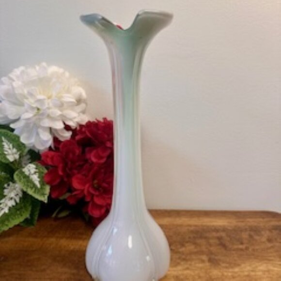 Vintage‎ Hand Blown Art Glass Vase White Base Red Green Swirl Ruffled Top - Picture 5 of 9